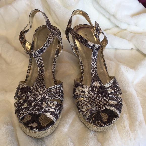 Attention Wedge Sandals - Picture 2 of 4